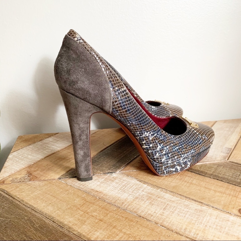Marc by Marc Jacobs Logo Plaque Pumps - Picture 5 of 11